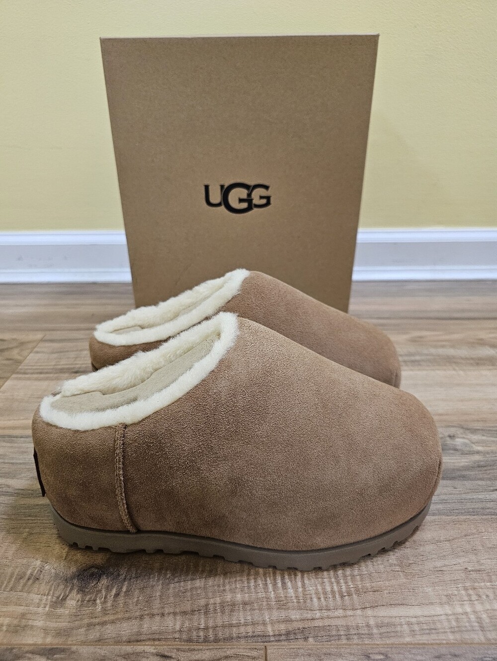UGG Pumped Slide Clogs